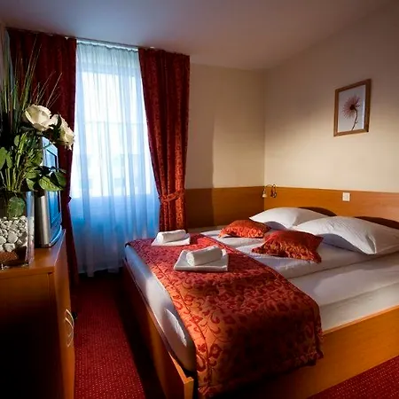 Park Hotell 3*