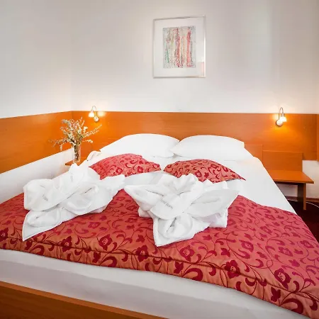 Park Hotell 3*